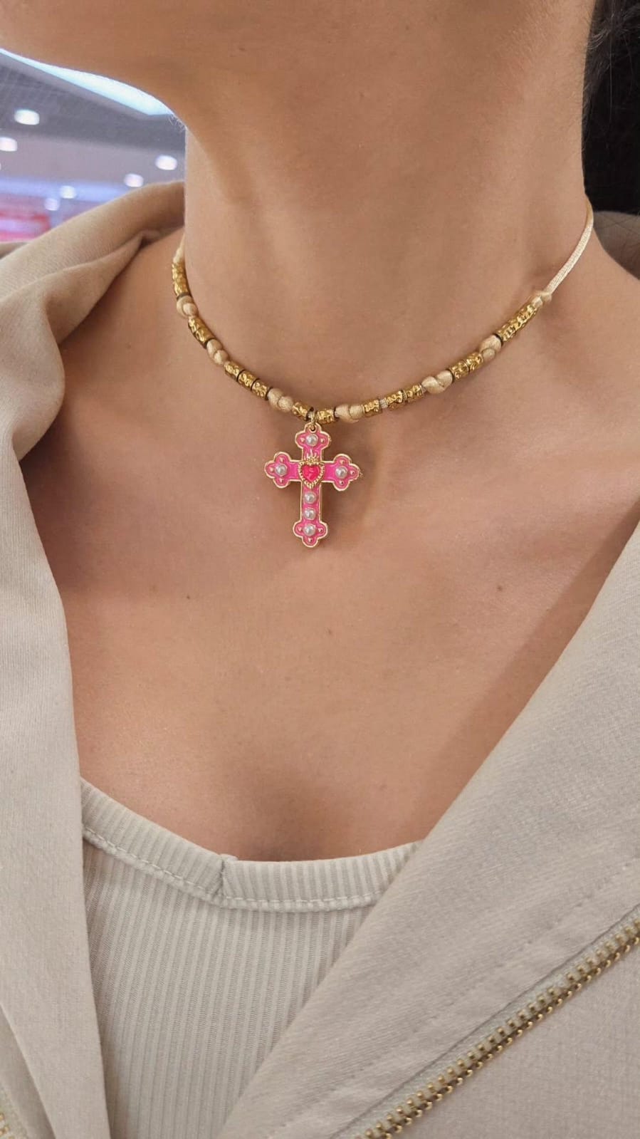 collier femme breloque porte-bonheur croix rose