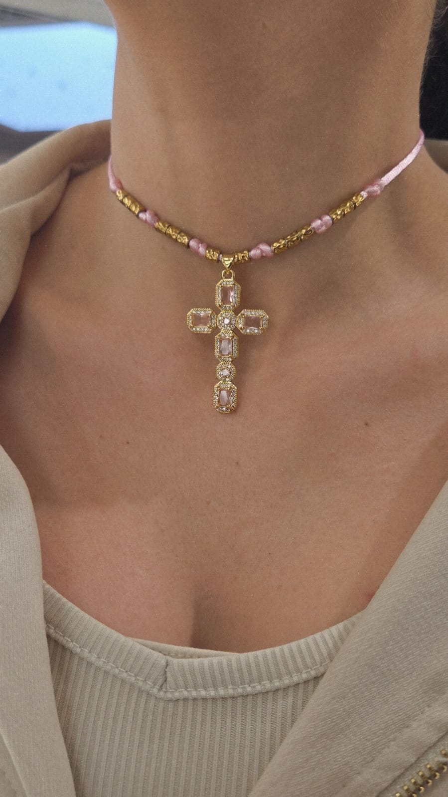 collier femme breloque religieux élégant
