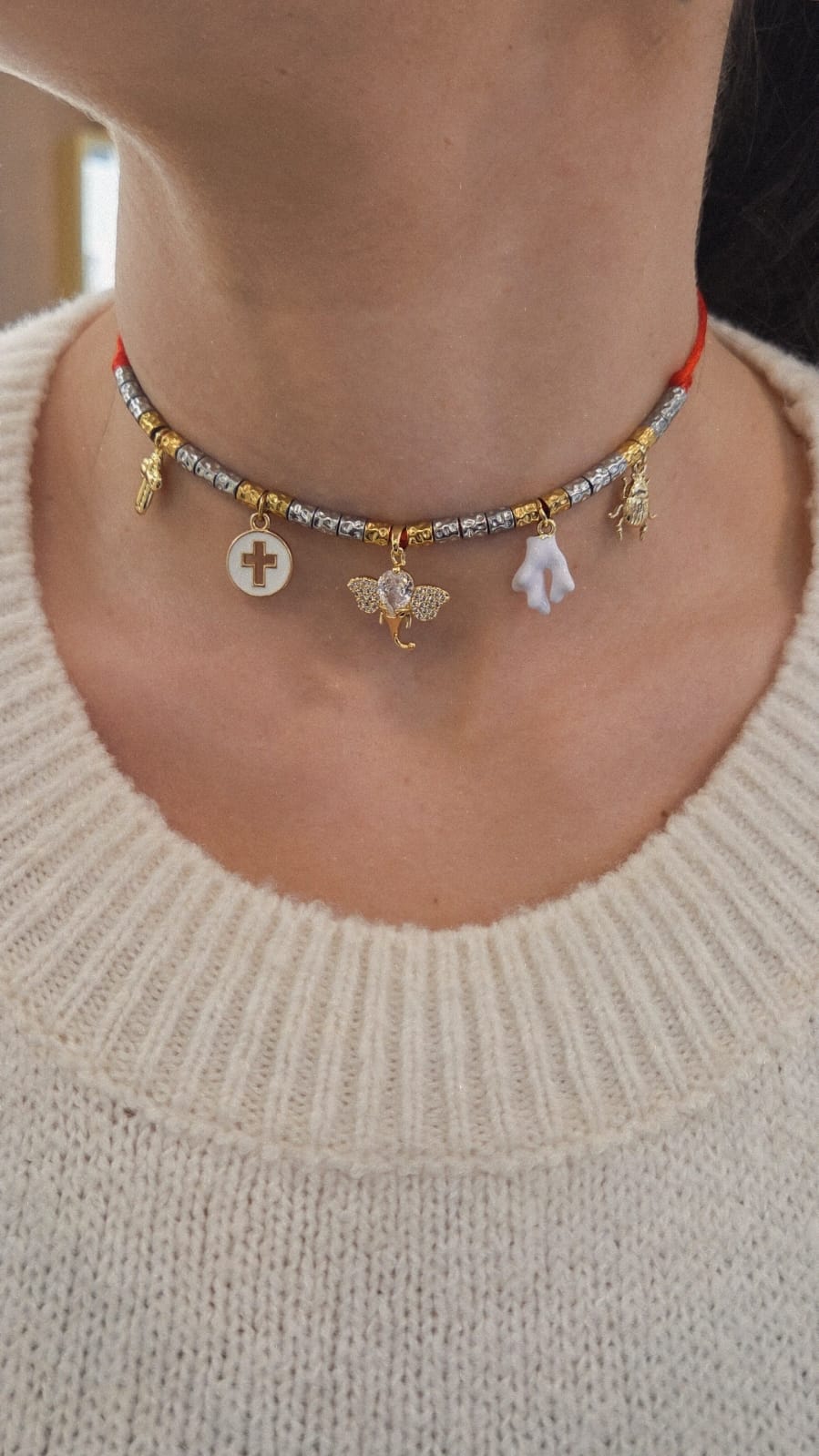collier femme breloque corse porte bonheur blanc et doré