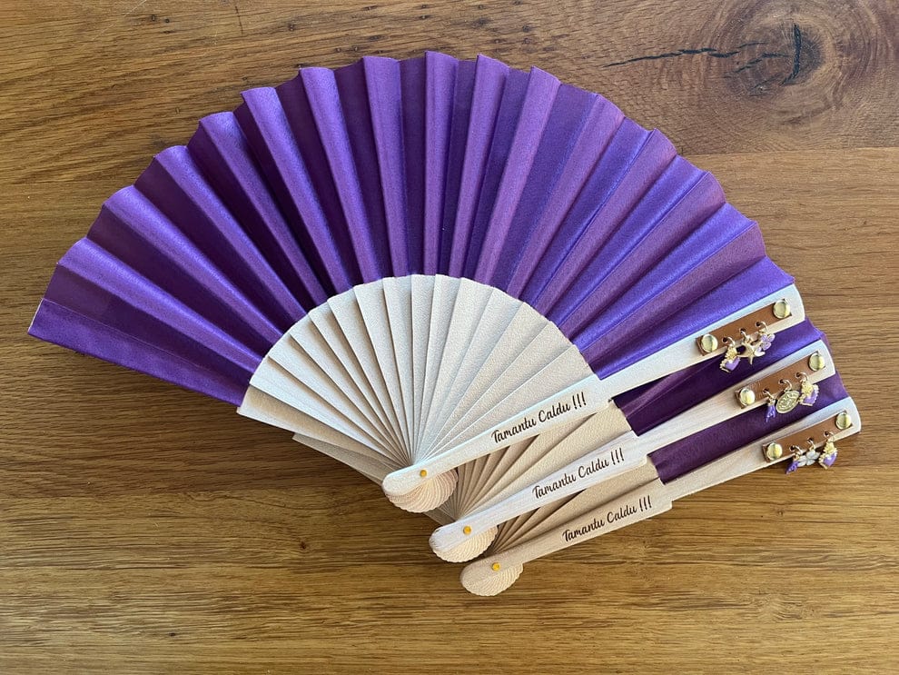 Éventails avec breloques violet