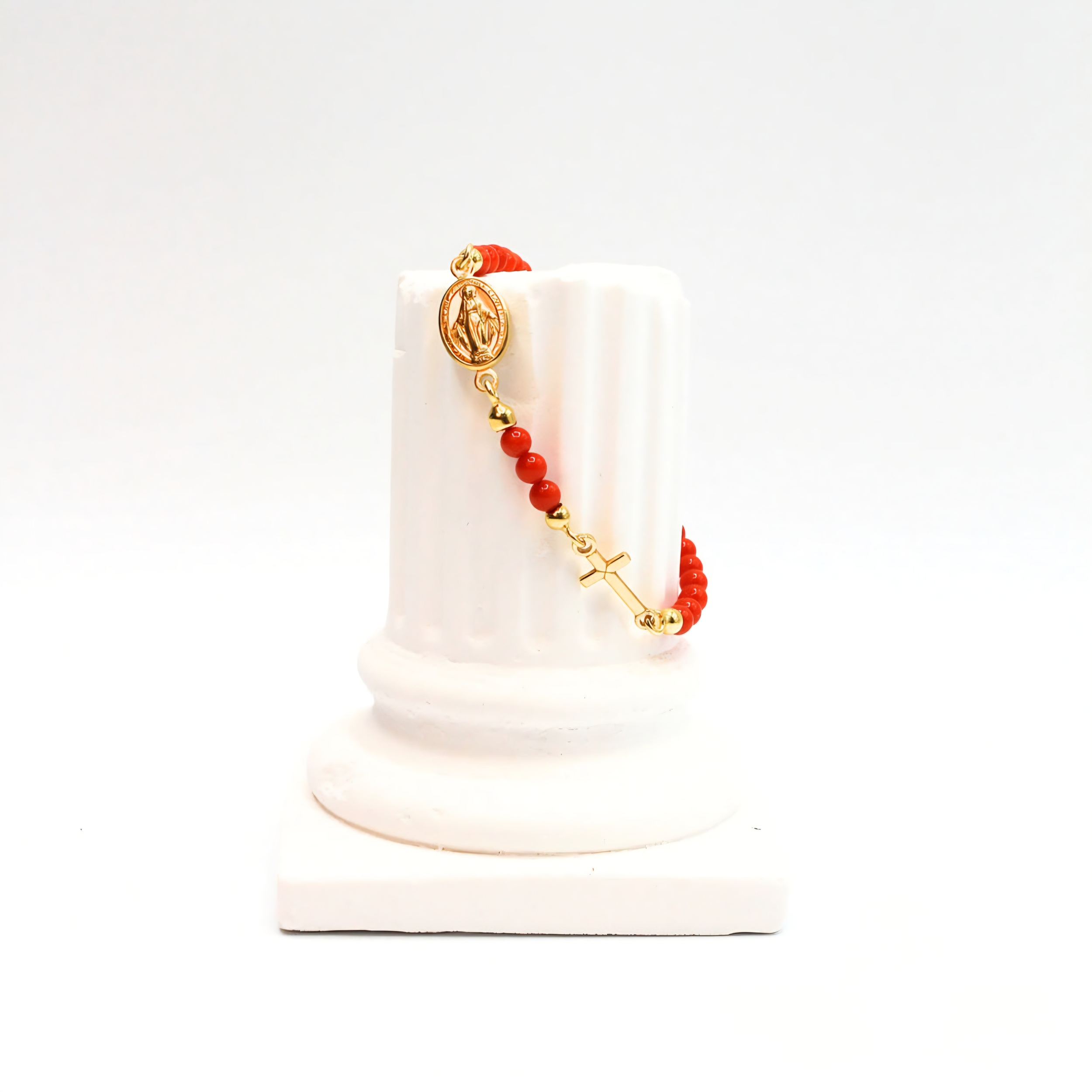 bracelet corail et symbole religieux