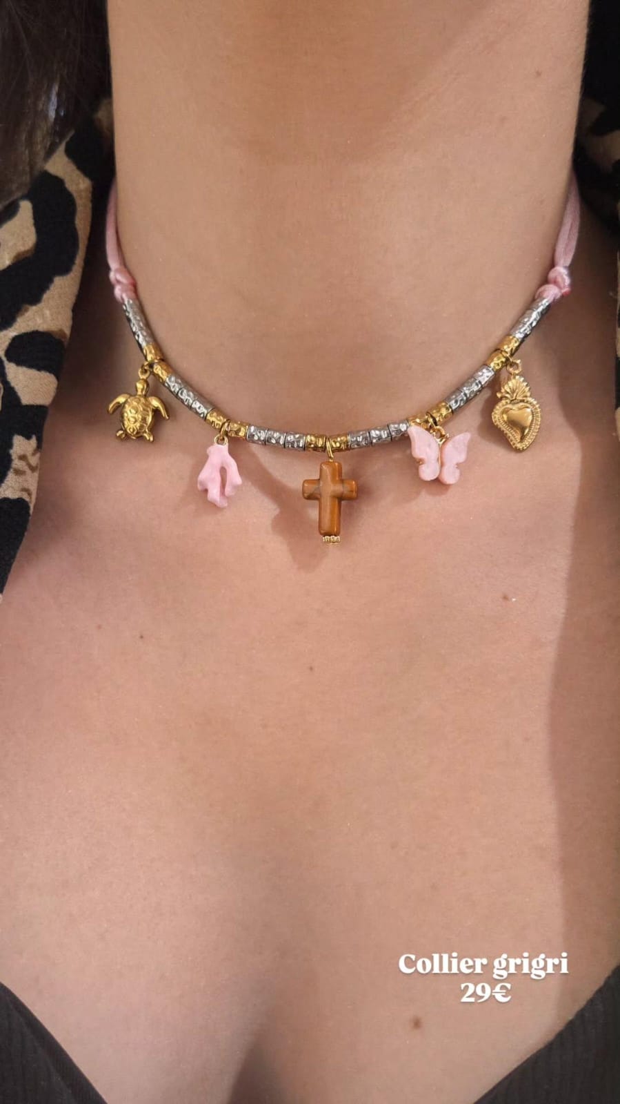 collier grigri femme croix et papillon