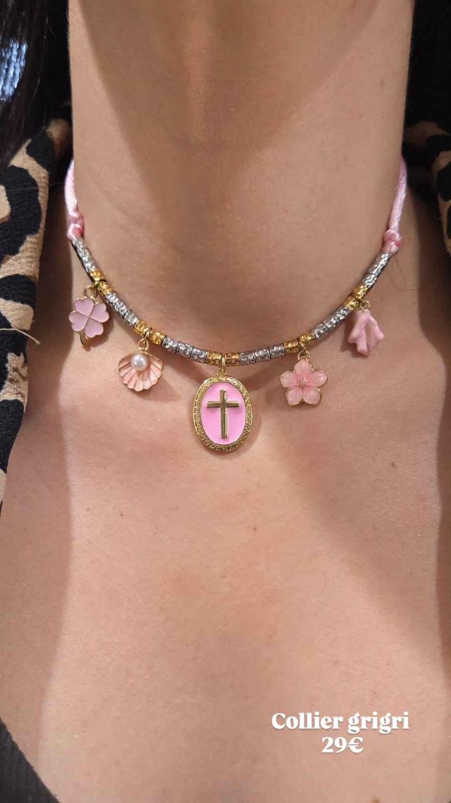 collier grigri femme symbolique rose