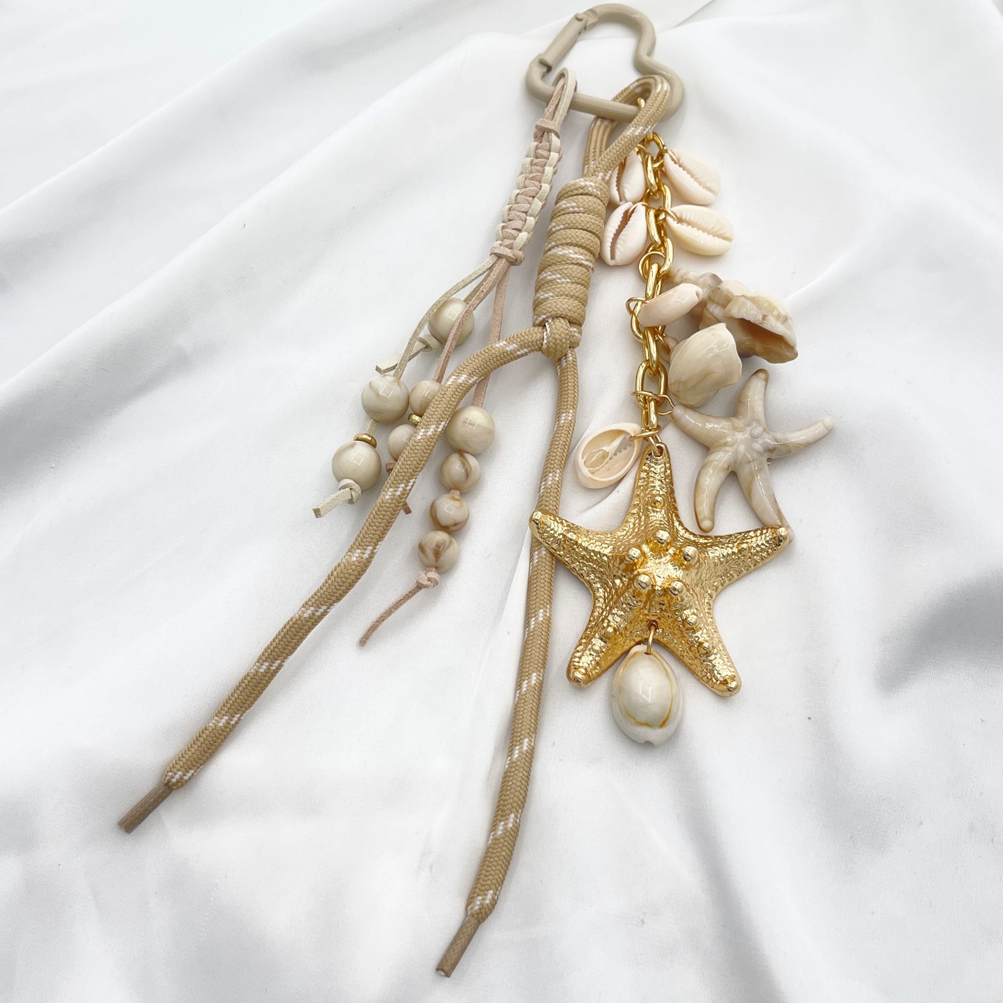 Porte clef grigri de sac étoile blanc et doré