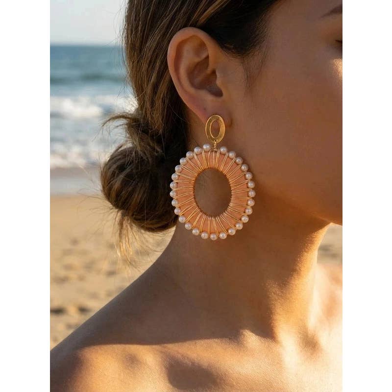 Boucles d'oreilles créoles pendantes ou clous crème
