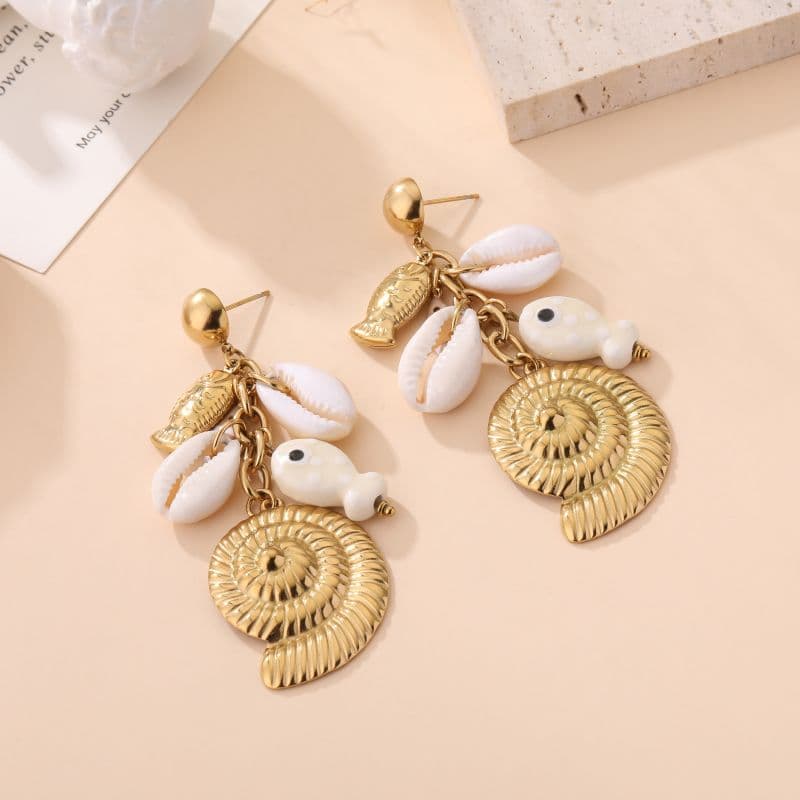 Boucles doreilles fantaisie femme dorées et blanche