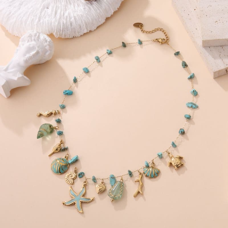 Collier fin femme petites breloques dorées et bleu