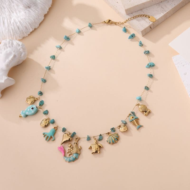 Collier élégant multi-breloques dorées et bleu