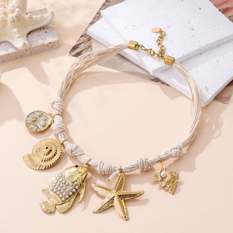 Collier tressé blanc femme avec coquillages