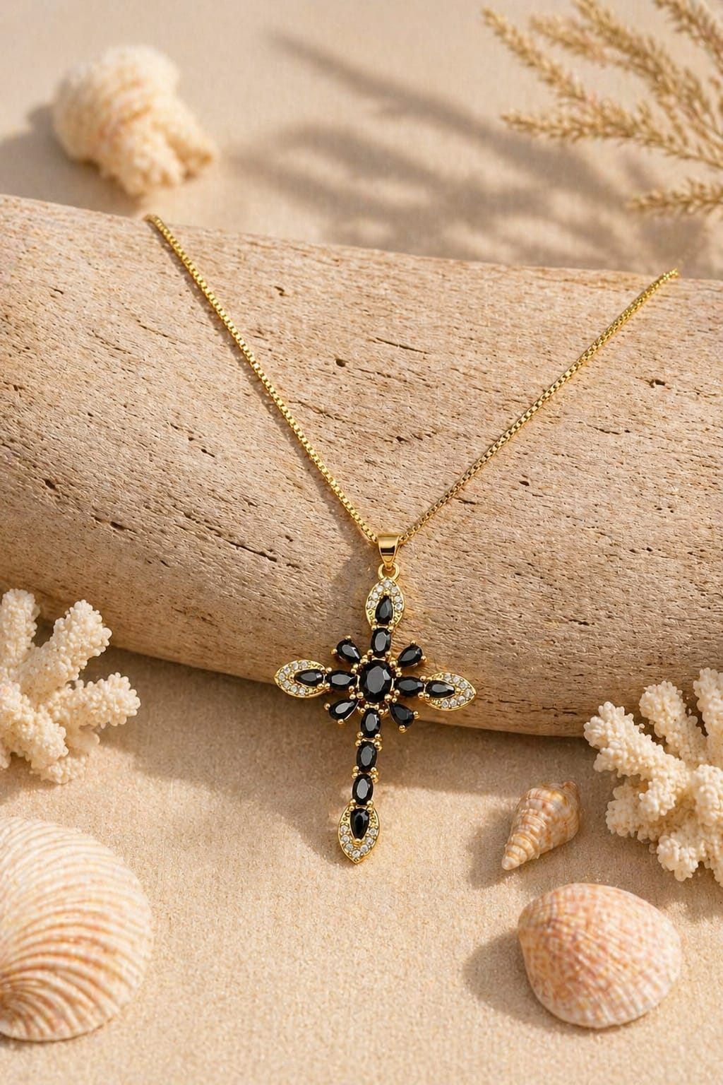 Collier femme croix noire et dorée
