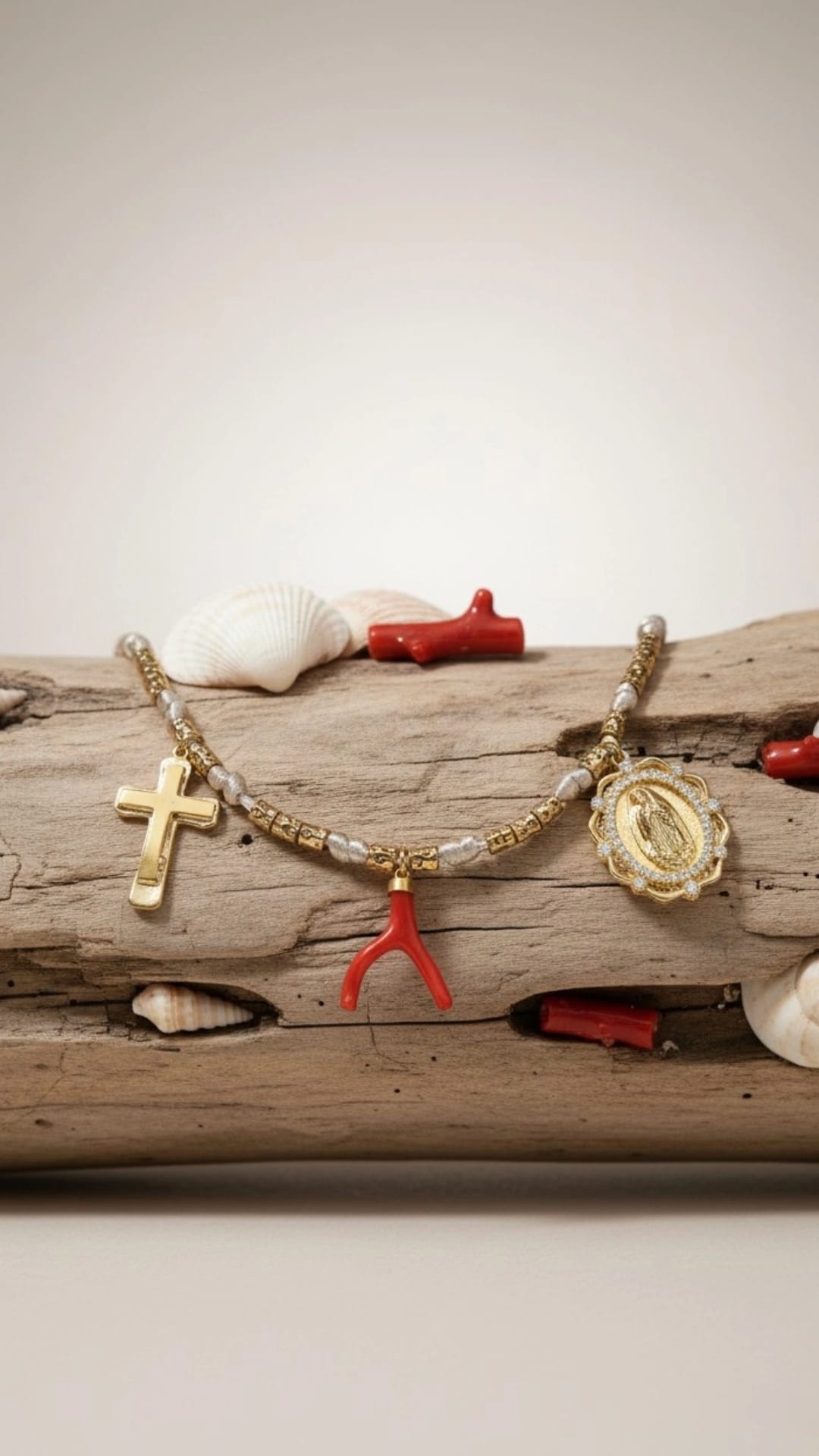 Collier femme branche de corail rouge véritable de Corse