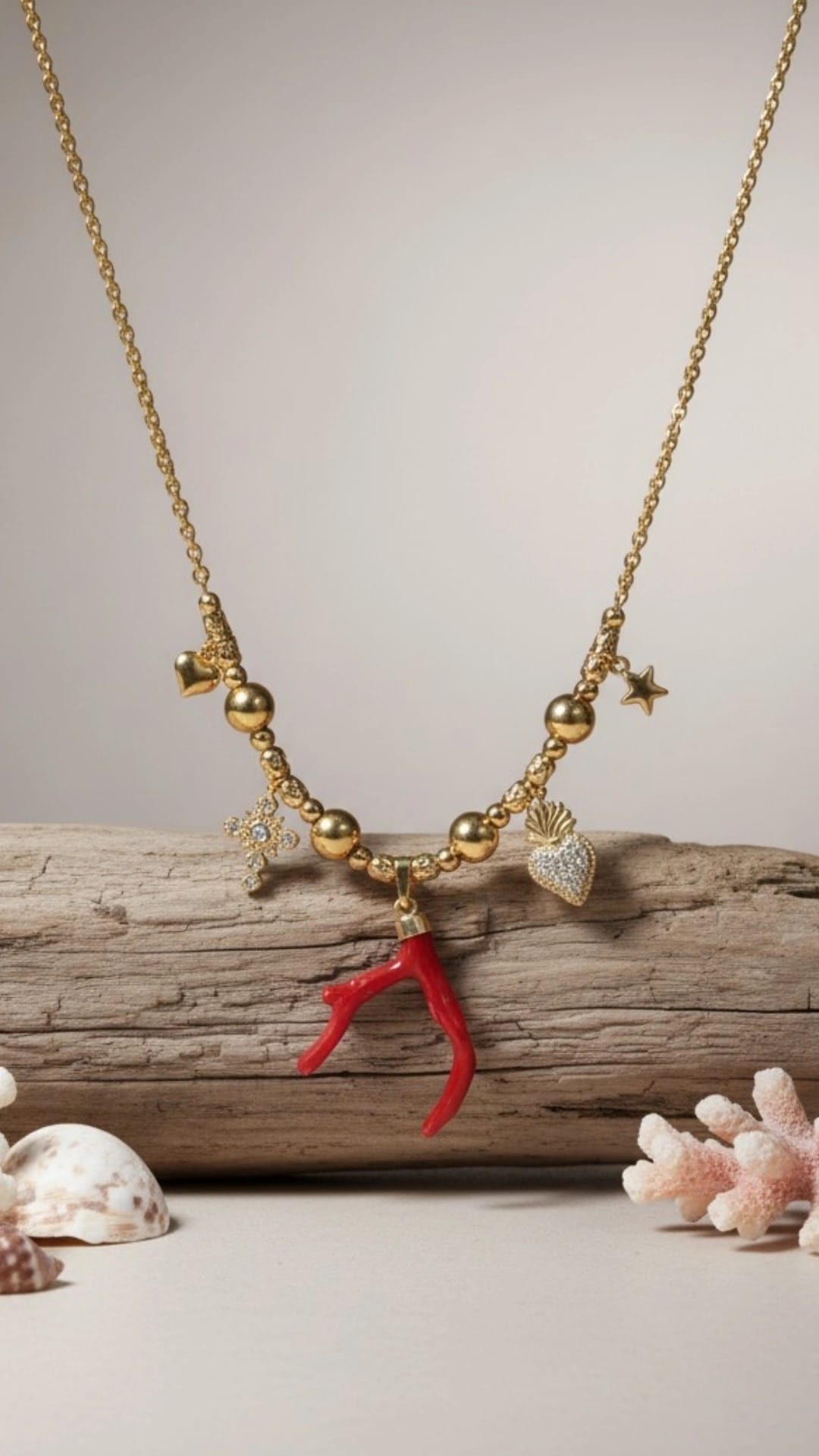 Collier Femme avec  branche en Corail rouge véritable de Corse
