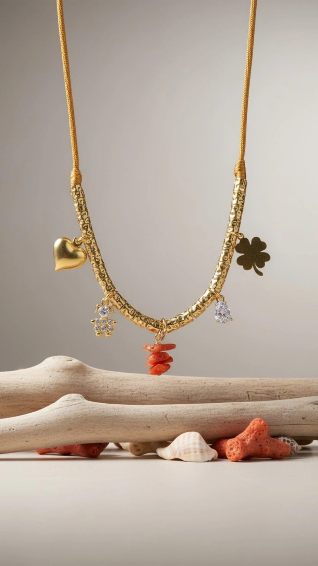 Collier coeur &amp; trèfle et corail véritable