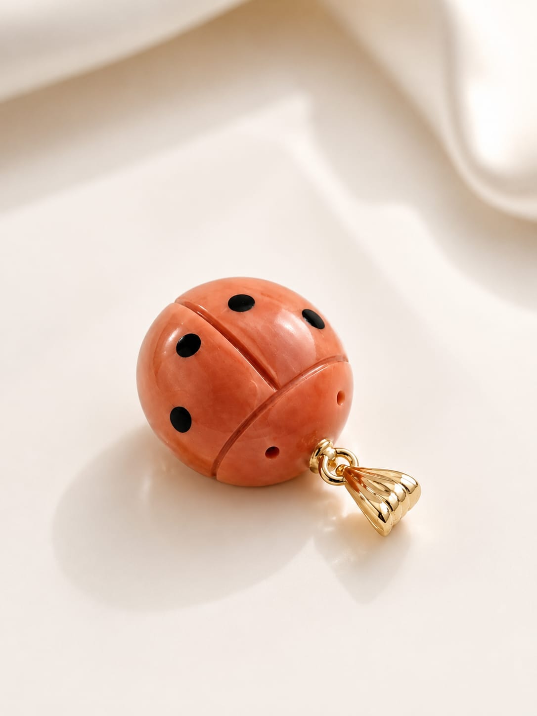 Pendentif Coccinelle corail et Or 18k