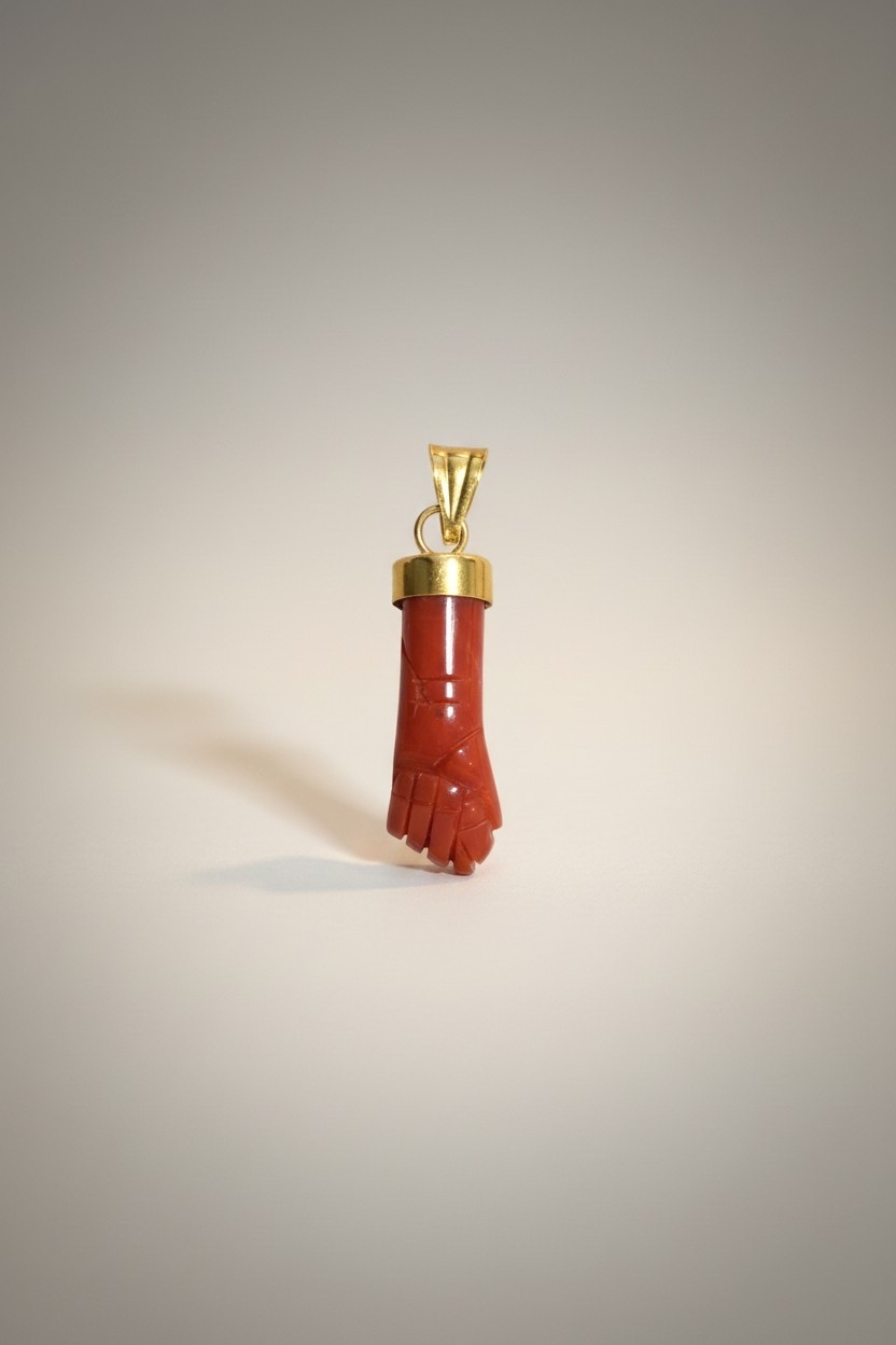 Pendentif Figa en corail rouge et or