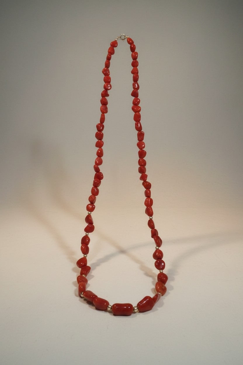Collier en or jaune 18 carats et corail naturel