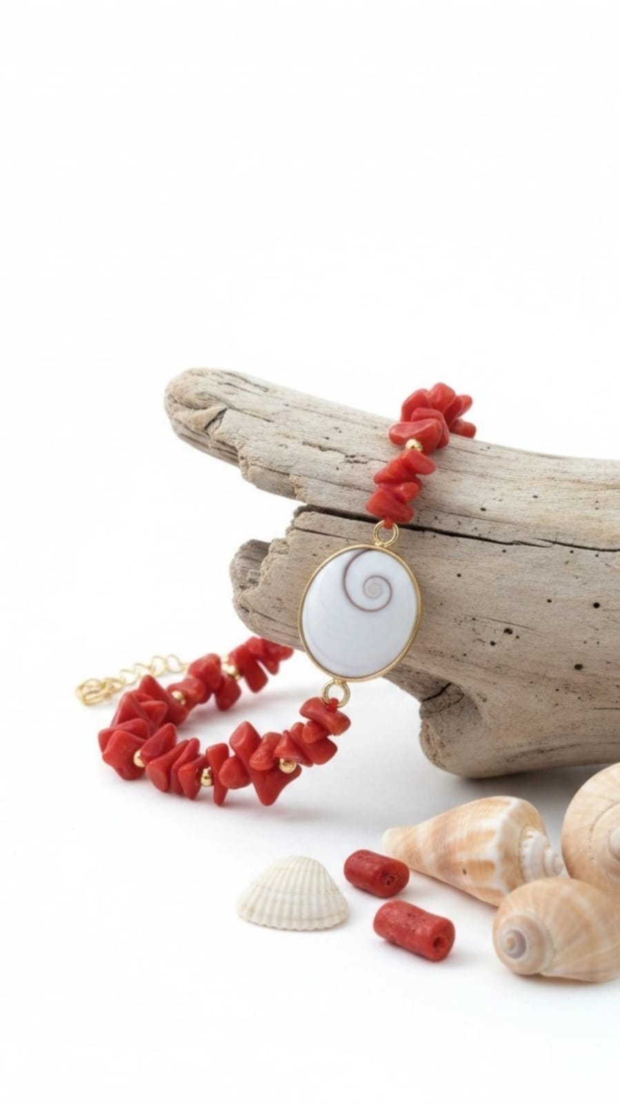 Bracelet en Corail Rouge avec un Oeil de Sainte Lucie Corse &amp; vermeil