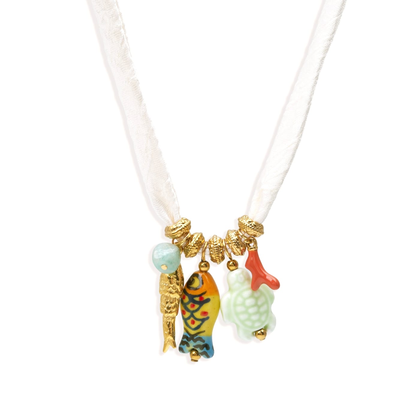 Collier blanc effet soie avec breloques