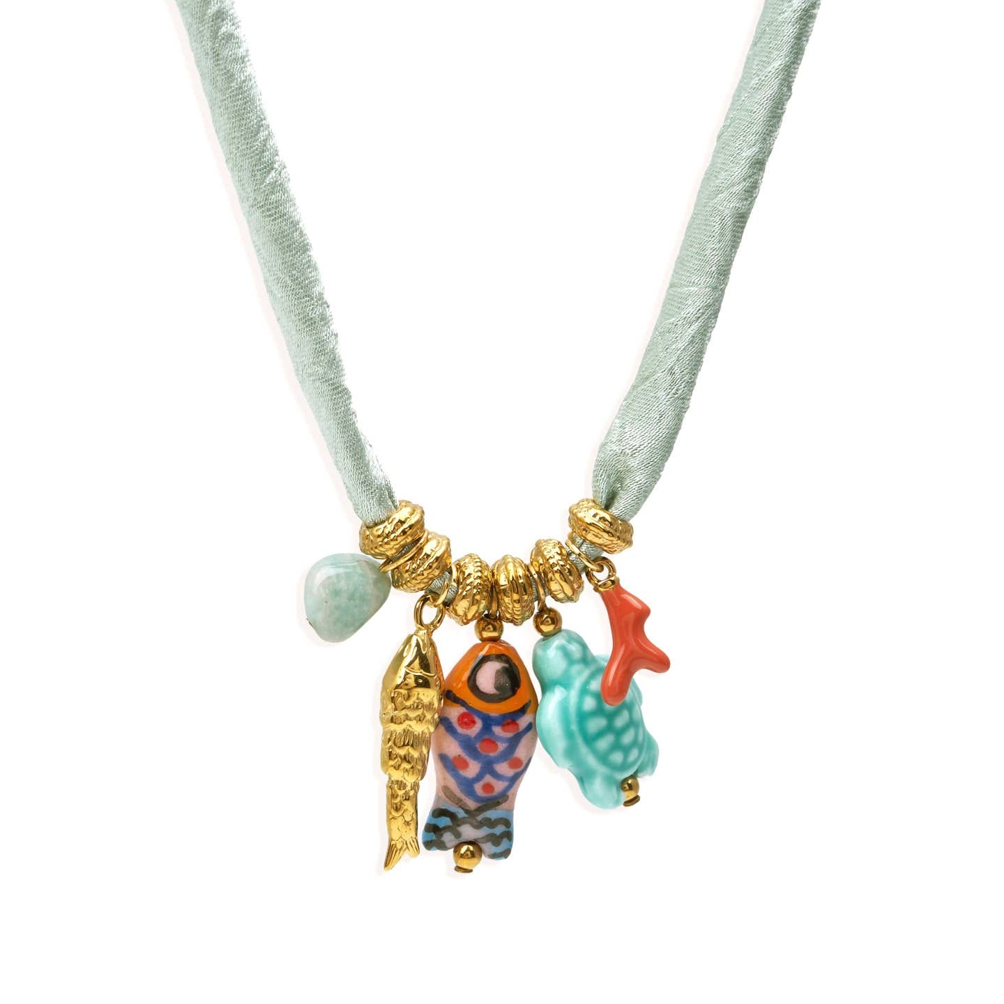 Collier bleu ciel effet soie avec breloques