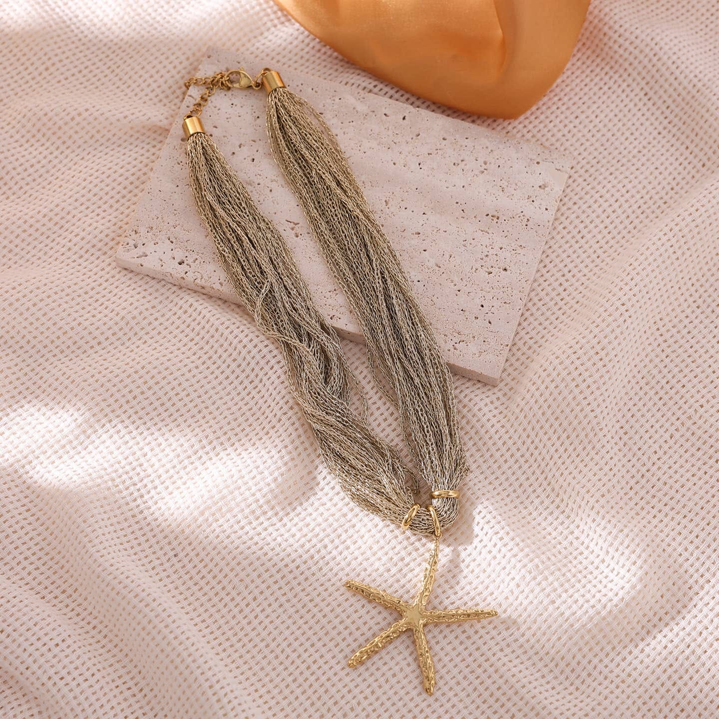 Collier étoile dorée femme en lurex et acier inoxydable