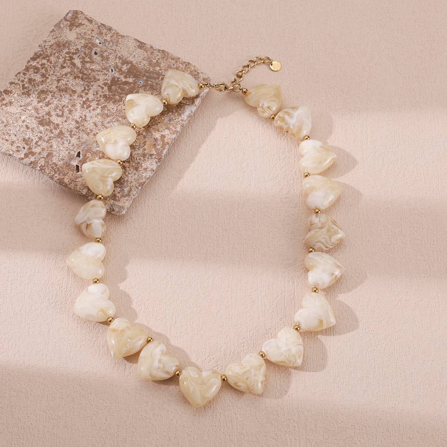 Collier cœur blanc en résine et acier inoxydable