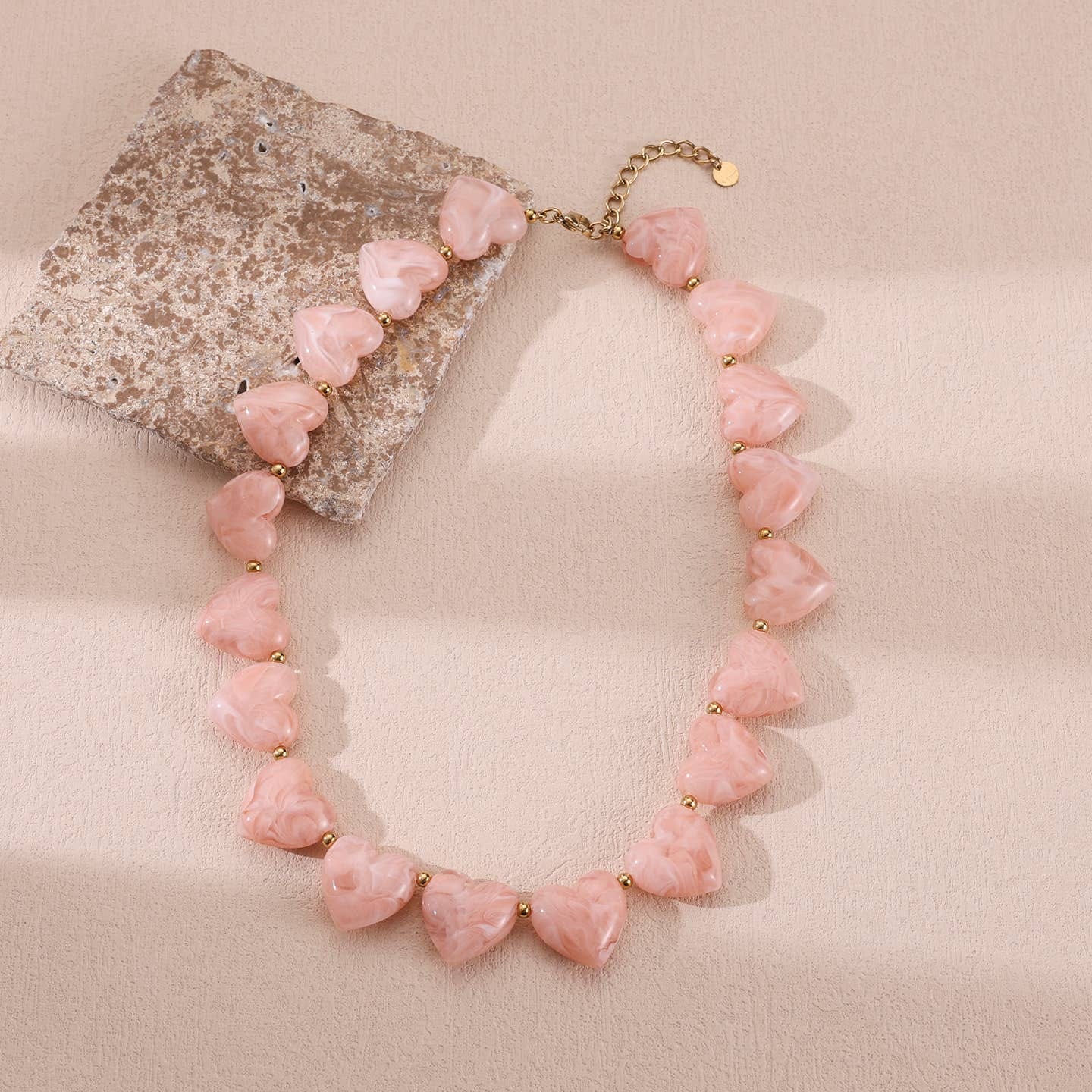 Collier cœur rose en résine et acier inoxydable