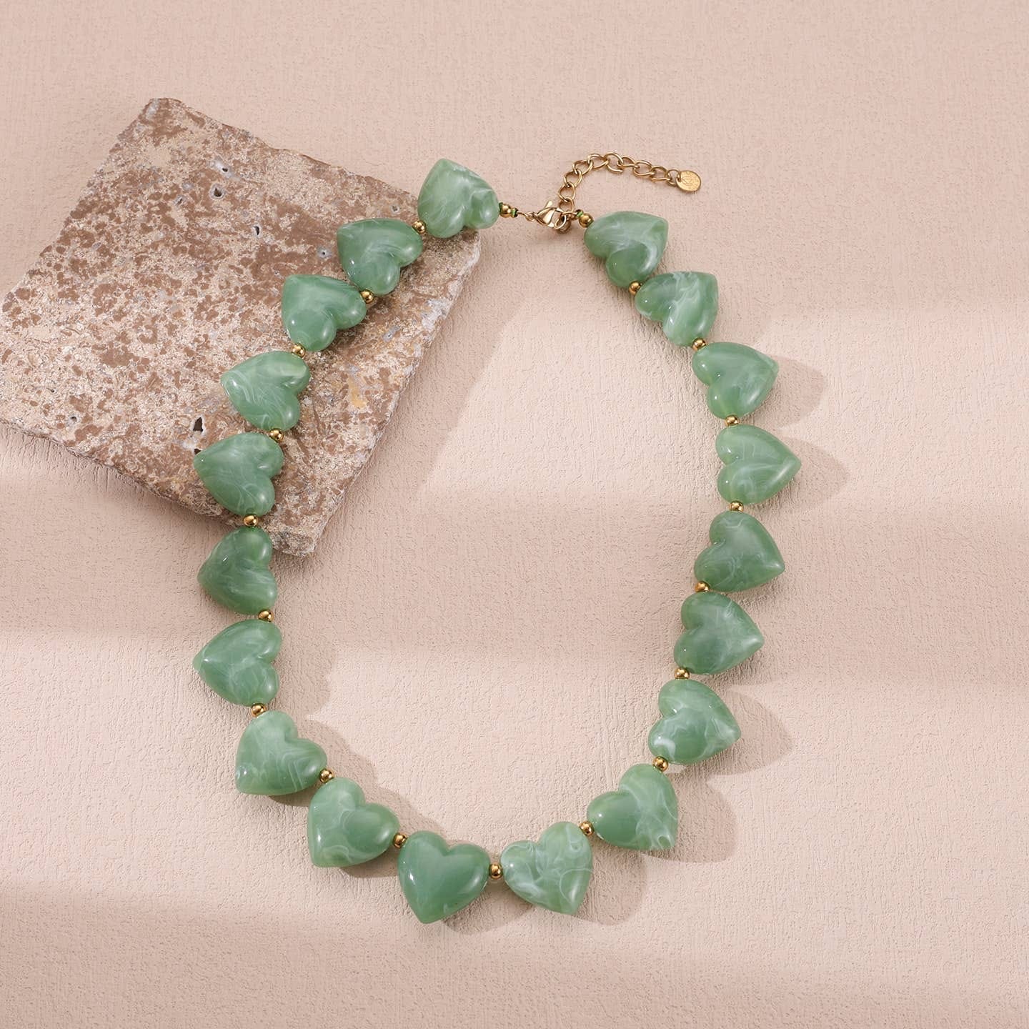Collier cœur vert en résine et acier inoxydable