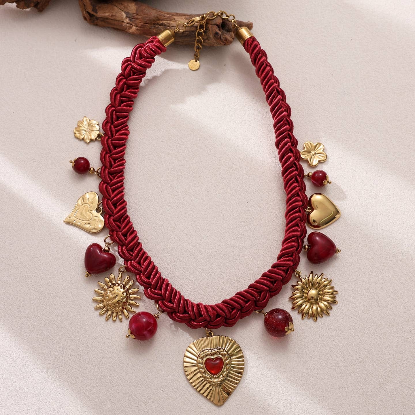 Collier rouge &amp; breloques dorées coeur femme