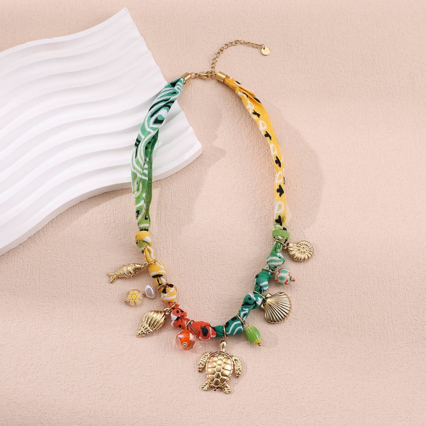 Collier multicolor &amp; breloque tortue dorée femme