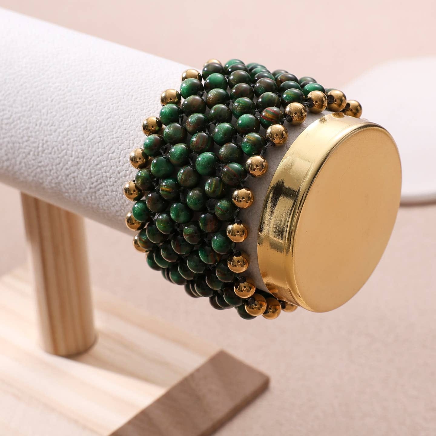 Bracelet multi-rangs élastique perles vertes en résines