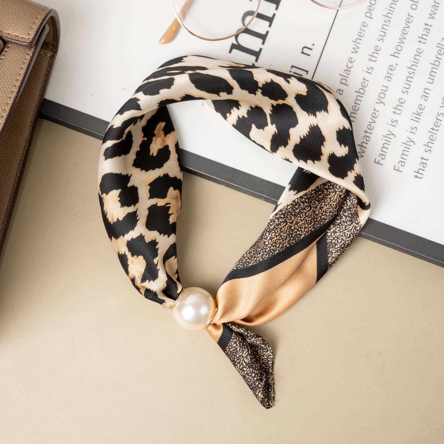 Foulard  aimanté élégant doux chic leopard