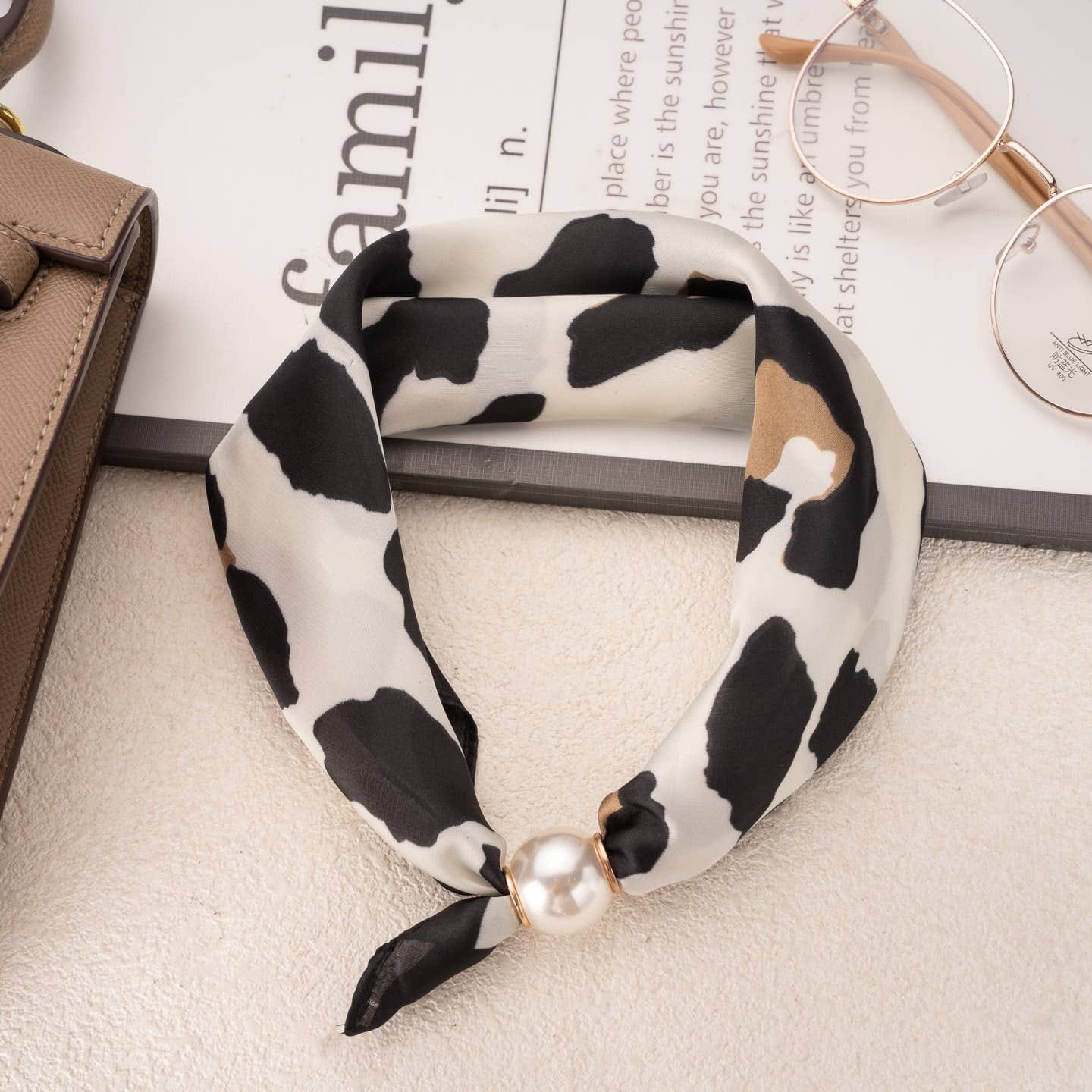 Foulard aimanté élégant doux chic noir et blanc