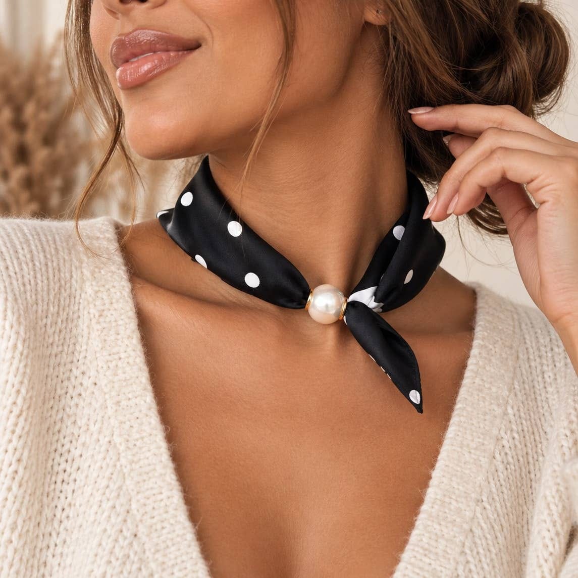 Foulard femme aimanté élégant doux chic noir