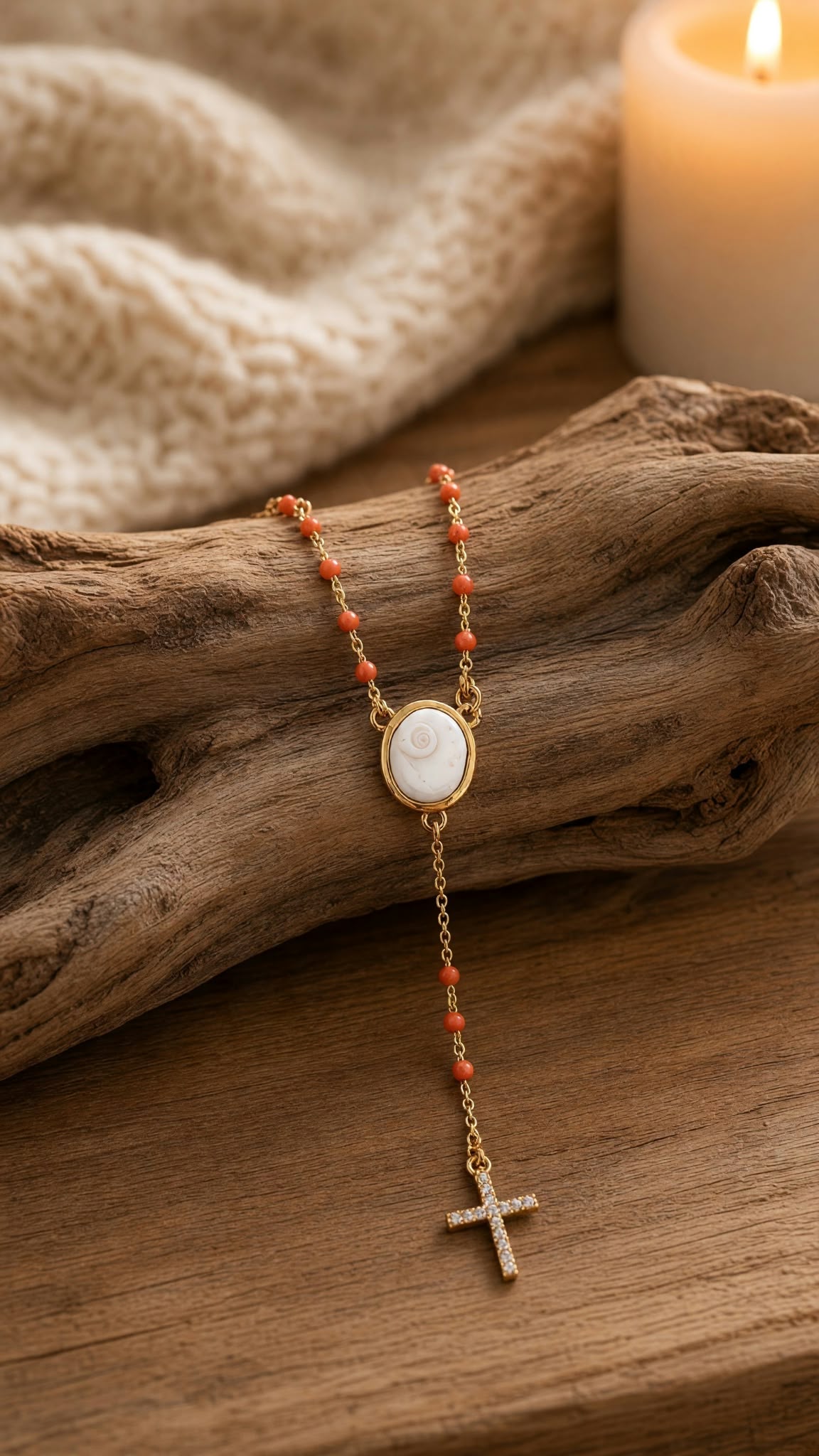 Collier argent 925 doré à l'or fin 18k et corail rouge et oeil de sainte lucie