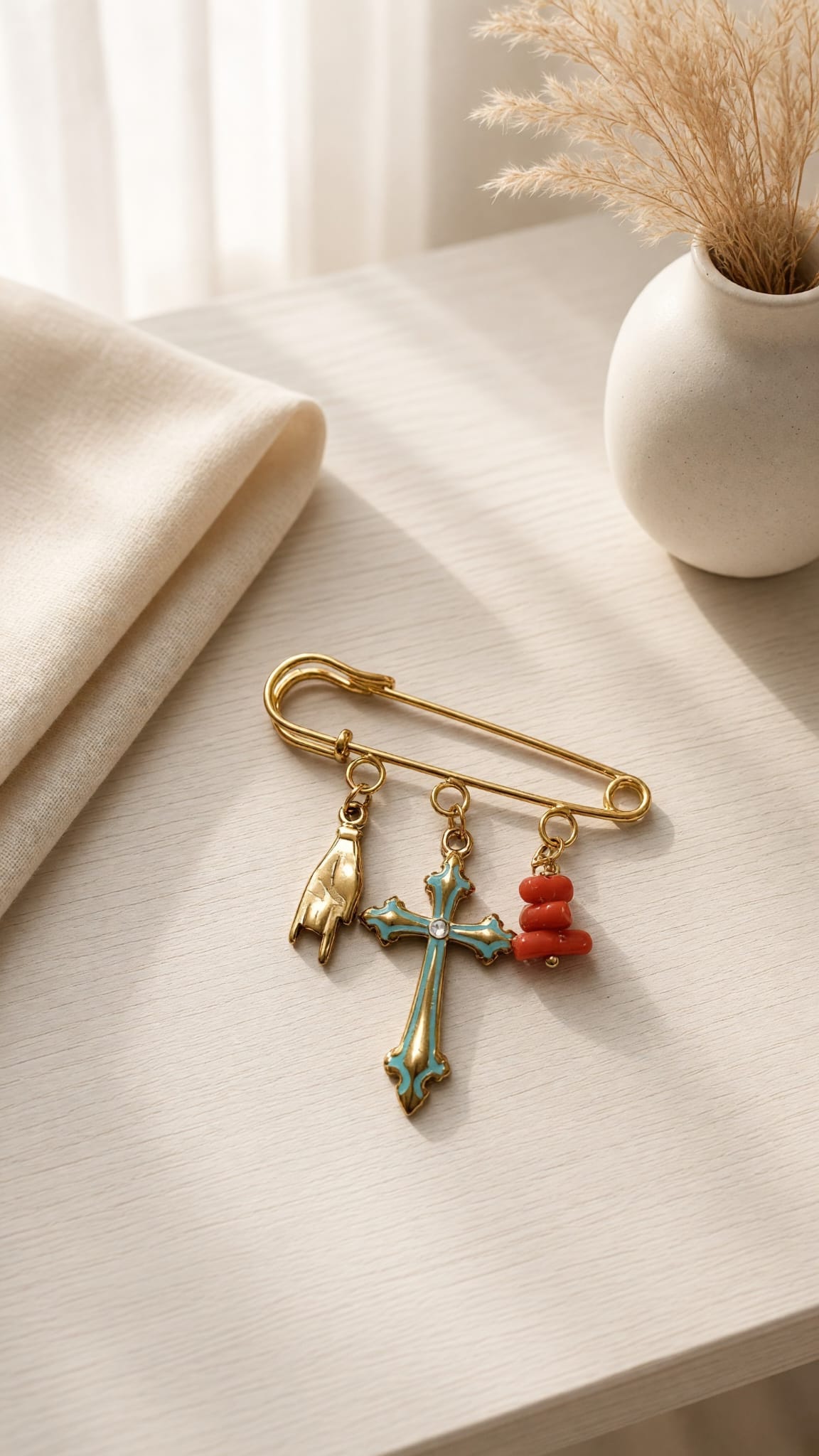 Broche croix turquoise et corail véritable