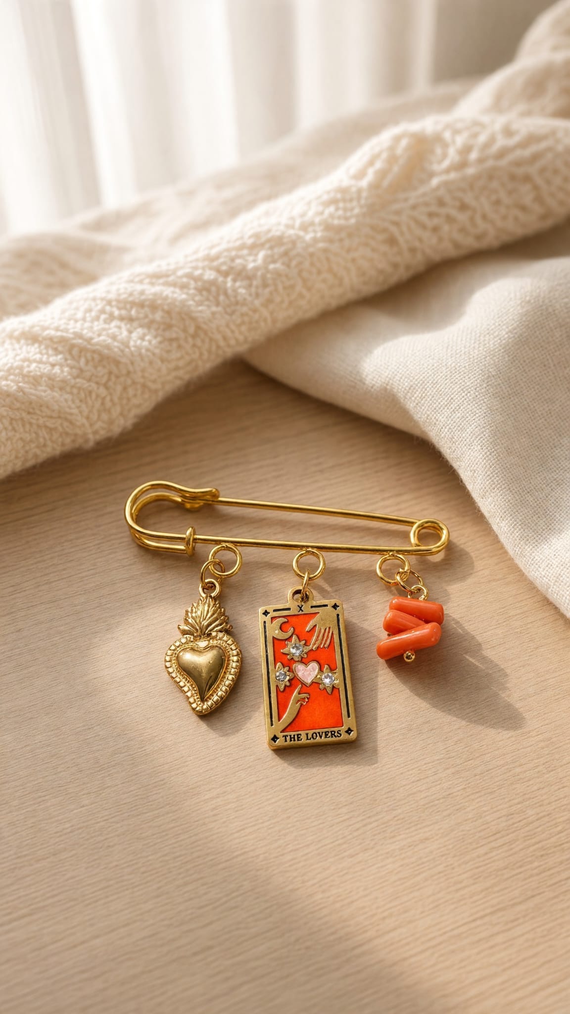 Broche acier inoxydable tarot des amoureux et corail véritable de Corse