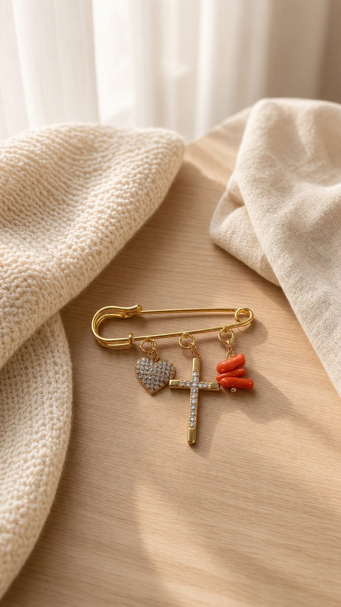 Broche croix et cœur et corail véritable, bijou corse