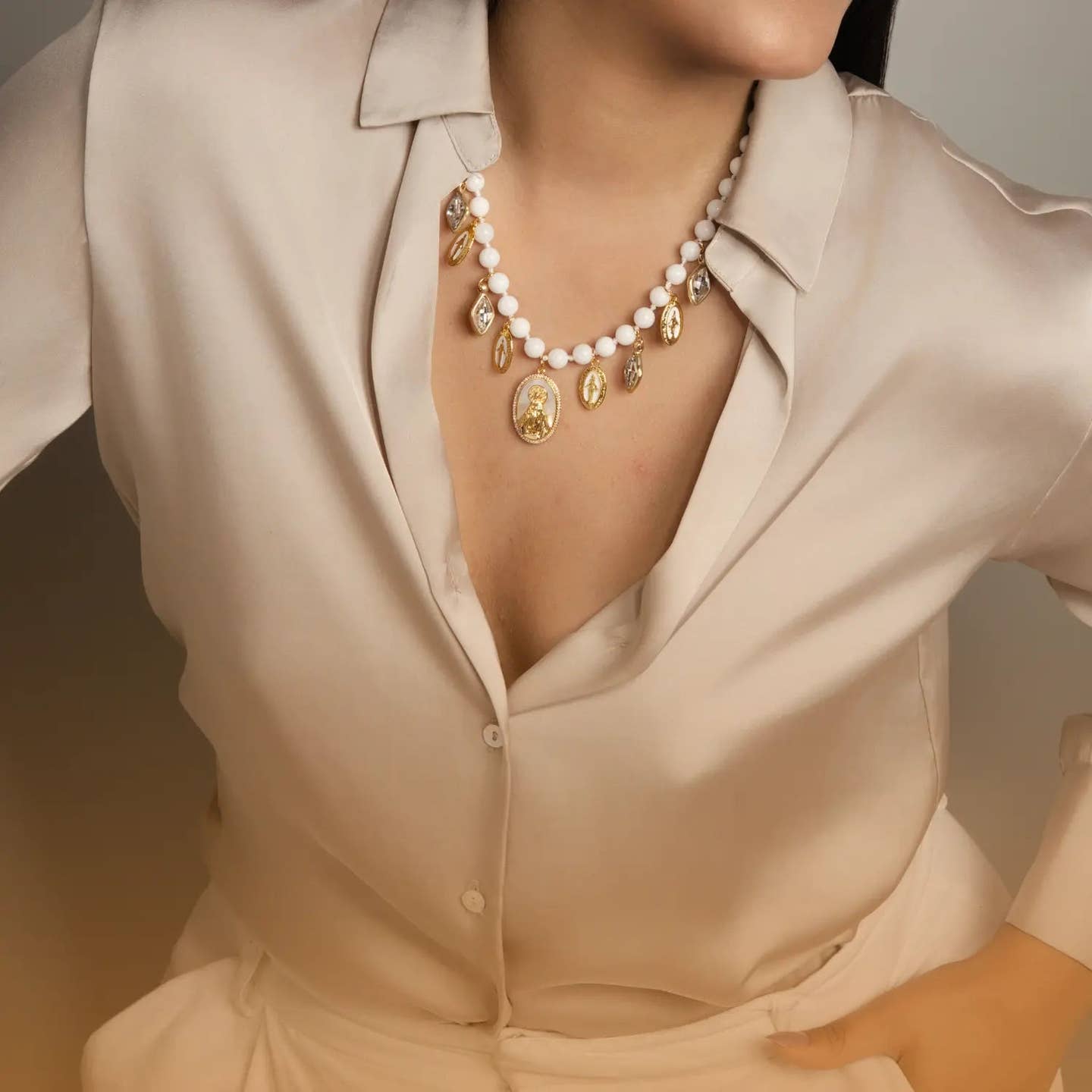 Idées de cadeaux pour femme : bijoux, montres, coffrets bien-être et expériences