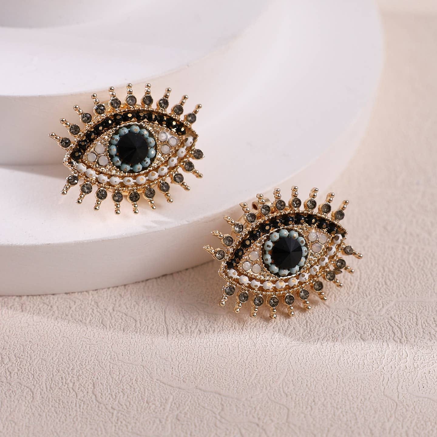 Caches boutons vêtements femme