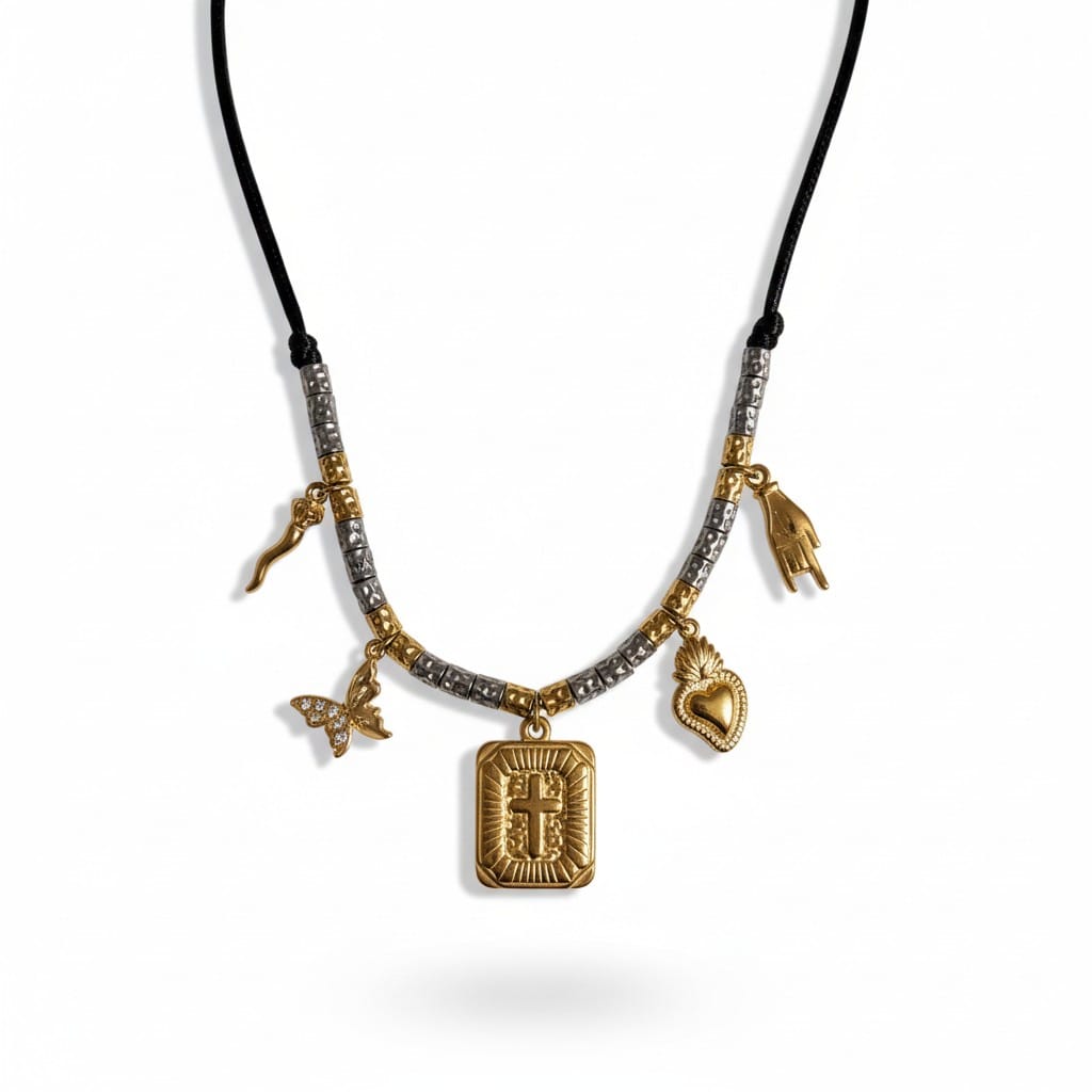 Exemple de collier grigri avec grelots et breloques (inspiration)