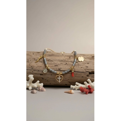 Collier plaqué or et Main véritable en corail