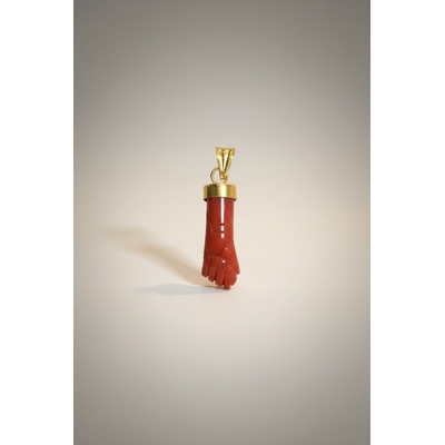 Pendentif Figa en corail rouge et or