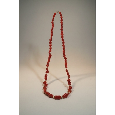 Collier en or jaune 18 carats et corail naturel