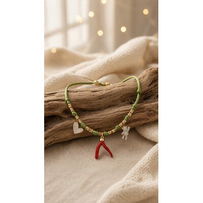 Collier femme en corail rouge et breloques vertes et argentées