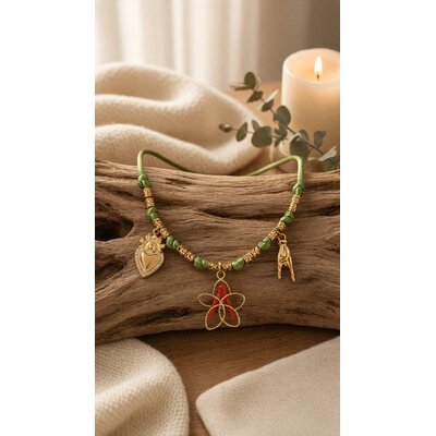 Collier femme en corail rouge et breloques Corse dorées