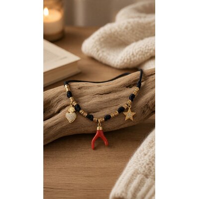 Collier femme en corail rouge et breloques noires