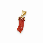 Pendentif main corne en corail rouge corse et 18 carats or