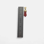 Pendentif Main en corail et Or 750 prix doux