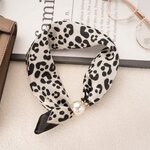 Foulard femme aimanté élégant doux chic noir et blanc