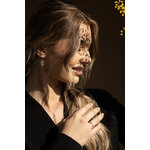 mademoiselle-marseille-bijoux-mimosa-diamants-adelina-blanc-scaled